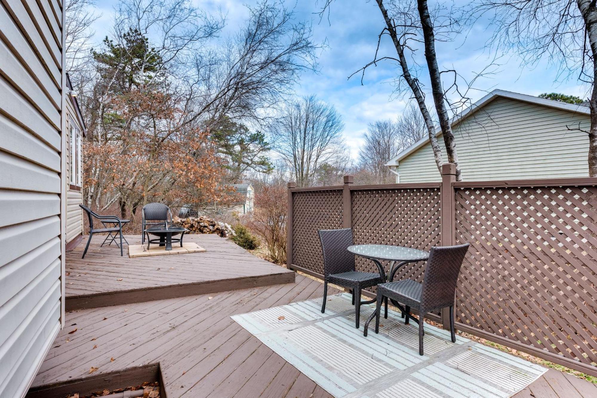 Vacation With Deck And Fire Pit! Holiday home *