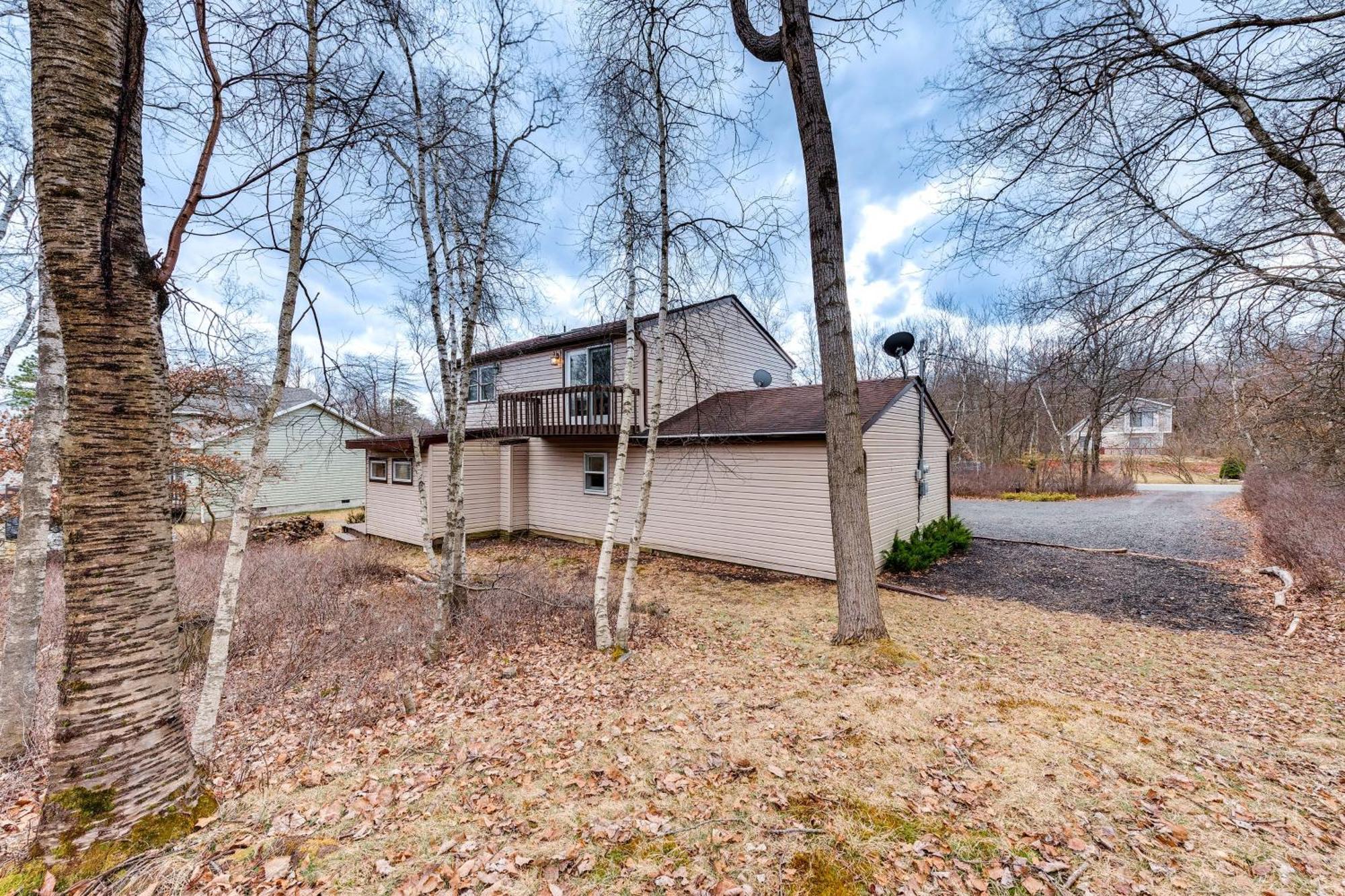 Vacation With Deck And Fire Pit! Holiday home Long Pond